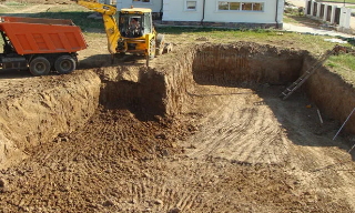 Рытье котлованов под фундамент в Донецке – цена от 2630 руб. за м3 | 2Землекопа-Днк