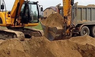 Выкопать яму экскаватором в Донецке от 947 руб. - 2Землекопа-Днк
